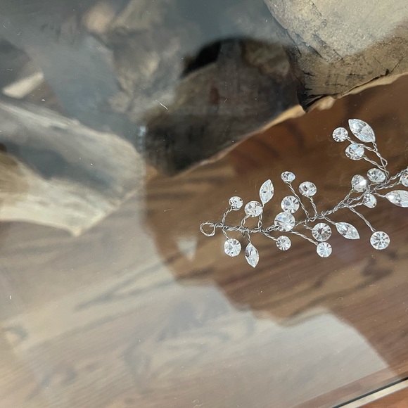 Swarovski crystal vine headpiece - Picture 15 of 16